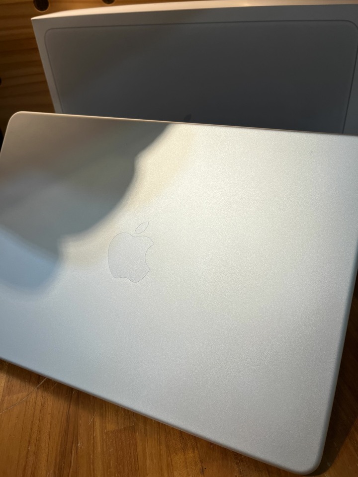 MacBook Neo 8G/512G/循環6/保至明年6月 如新機 自取 不議