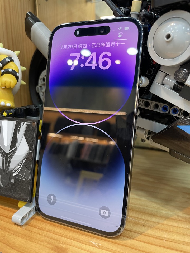 Iphone14 pro 128g 紫 電池69% 正面微裂如圖 不影響使用 功能正常 無拆修 自取 不議