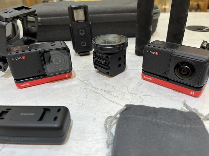 Insta One R 雙機 全景 4K廣角 萊卡三鏡組 功能正常 蓄電良好 配件如圖 自取 不議