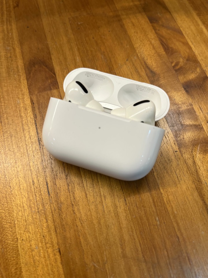 AirPods Pro A2084 雜訊嚴重 聆聽模式選擇關閉則無雜訊 電池盒蓄電正常 自取 不議