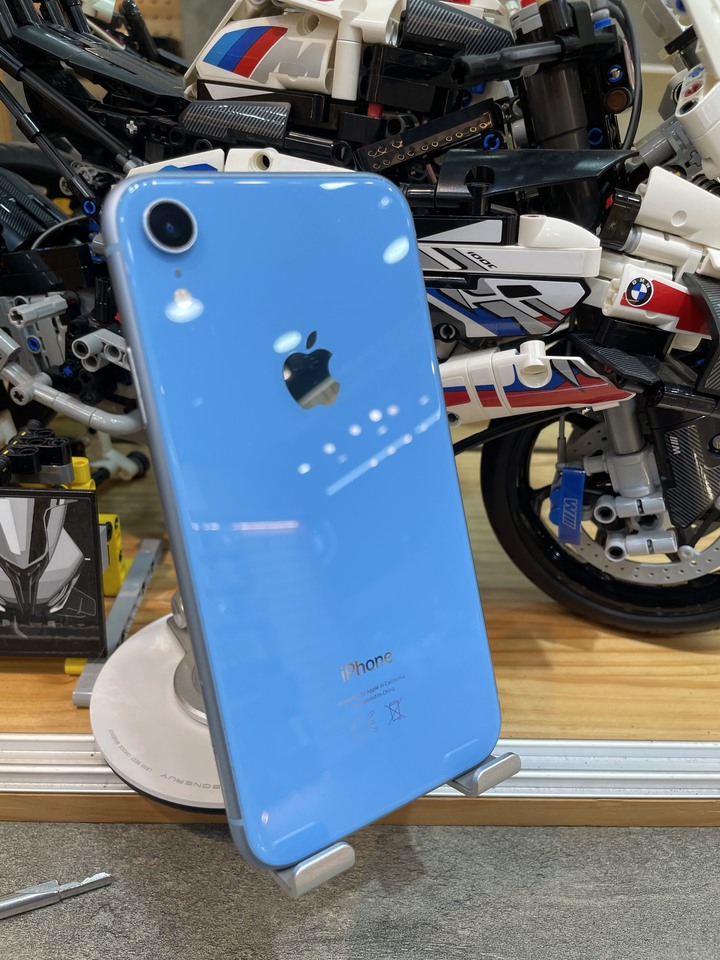 iPhone XR 128g 藍 電池77% 面板右上方破損 不影響操控 其餘功能正常 自取 不議