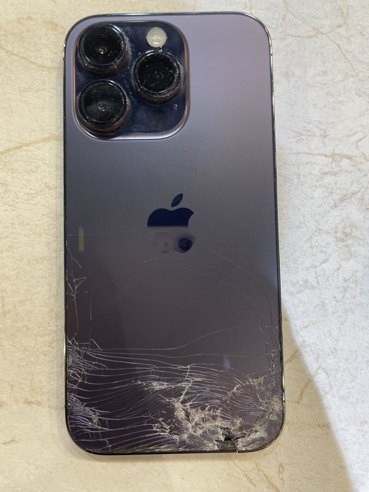 Iphone14 pro 128g 電池84 後蓋破如圖 機身無變形 副廠螢幕 功能正常 不需螢幕-1500 自取 不議