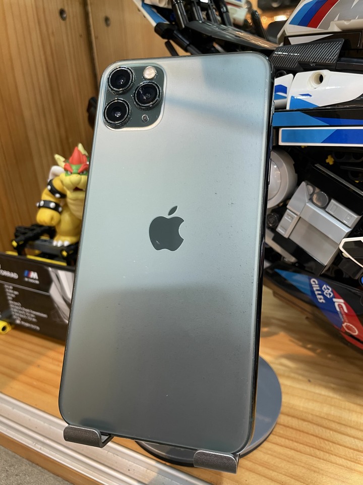 Iphone11 ProMax 64g 電池68% 人臉故障 外觀8成新 圖4紅圈有一暗點 功能正常 自取 不議
