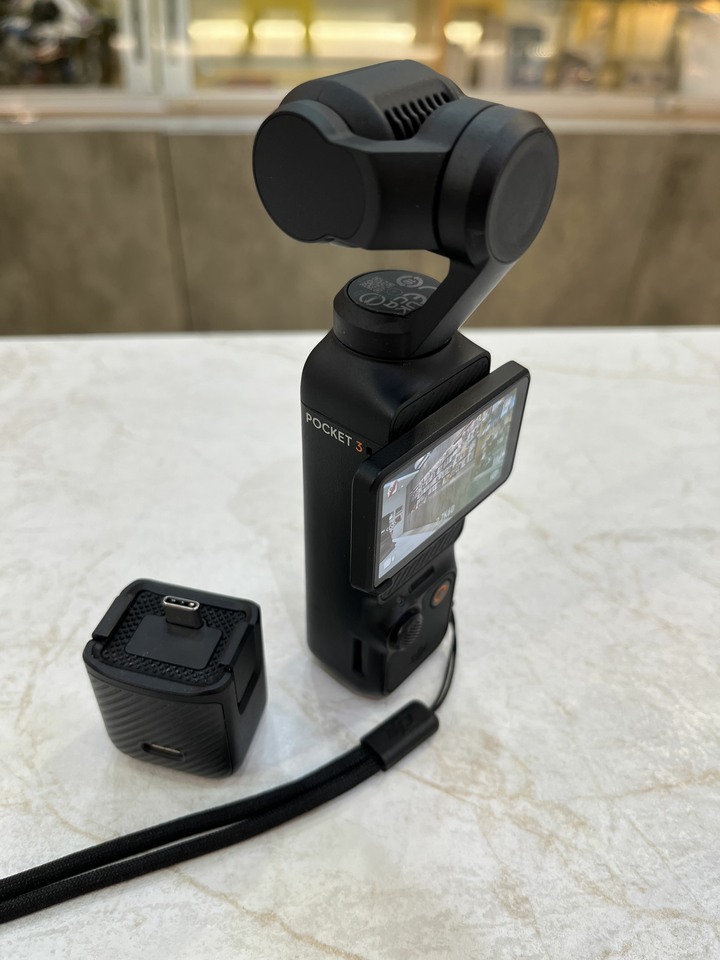 DJI POCKET 3 原盒 充電線 保護殻 延長桿 三腳架 自取 不議