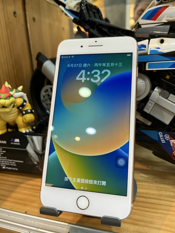 Iphone8 Plus 256g 金 電池74 版本16.7.4 外觀完整無傷 面板刮痕多 功能正常 自取 不議