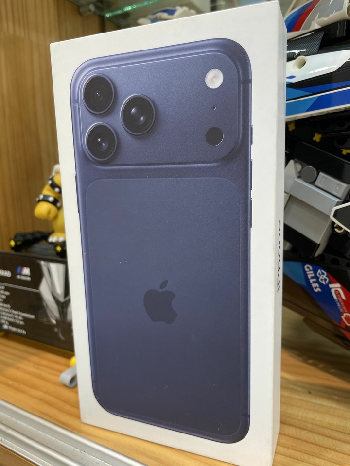 Iphone17 ProMax 256g 藍 全新未拆封 台灣公司貨 自取 議價不回