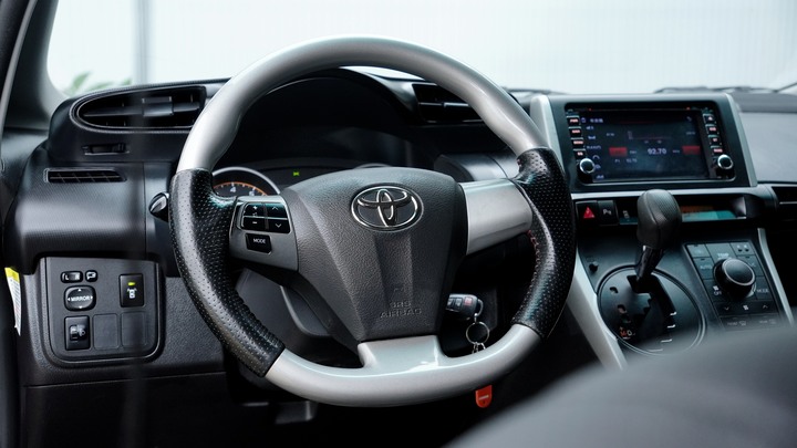 兩千好車－阿鈺 好車推薦＂2013 TOYOTA WISH 2.0＂ 一手車、跑13萬、里程準、無重大事故及泡水