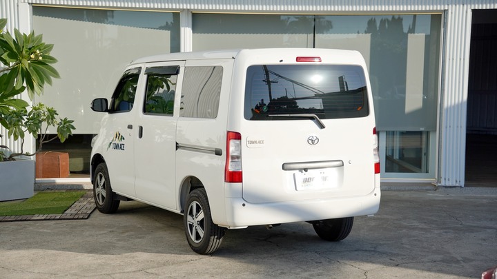 兩千好車－阿鈺 好車推薦＂2024 Toyota Town Ace＂只跑2千、自排5人座