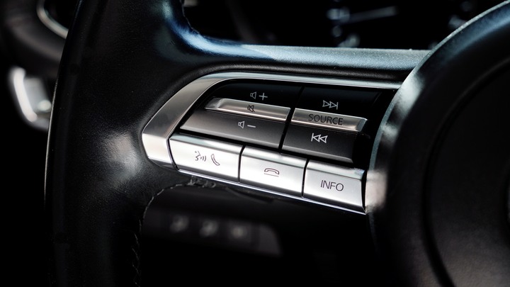 兩千好車－阿鈺 好車推薦＂2020 Mazda 3＂Bose音響、電動座椅、抬頭顯示