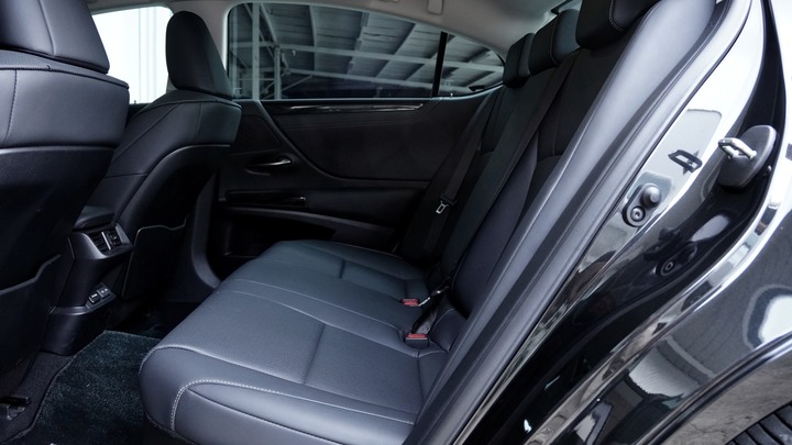 兩千好車－阿鈺 好車推薦＂2022 Lexus Es300h 2.5＂原廠保養、電池保固中