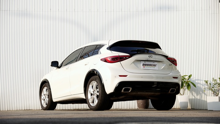 兩千好車－阿鈺 好車推薦＂2017 INFINITI Q30＂全景天窗、雙區恆溫、電動座椅