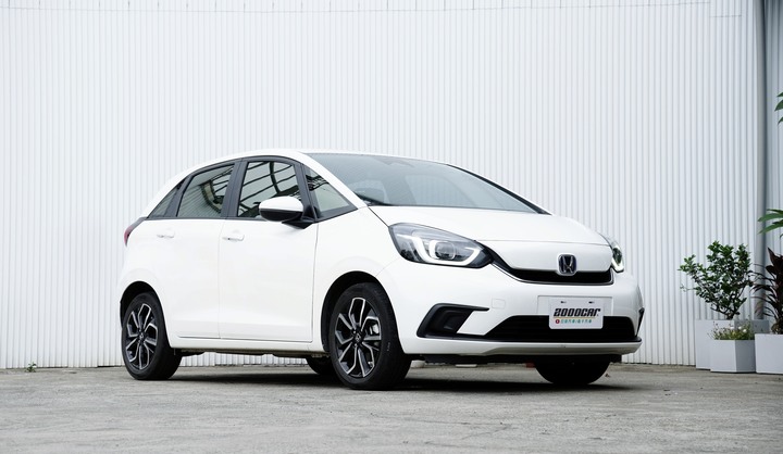兩千好車公平交易店 好車推薦＂2025 Honda Fit 油電＂新車保固內