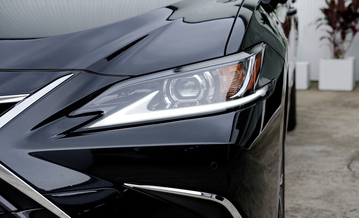 兩千好車－阿鈺 好車推薦＂2022 Lexus Es300h 2.5＂原廠保養、電池保固中
