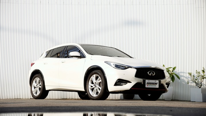 兩千好車－阿鈺 好車推薦＂2017 INFINITI Q30＂全景天窗、雙區恆溫、電動座椅