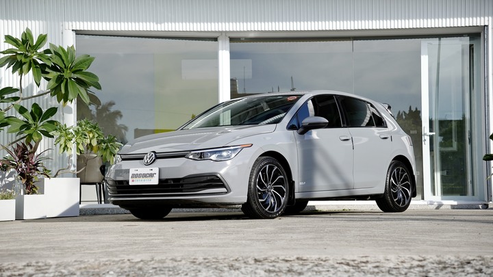 兩千好車－阿鈺 好車推薦＂2023 VW GOLF 230 TSI＂保固內、電動椅、電動尾門