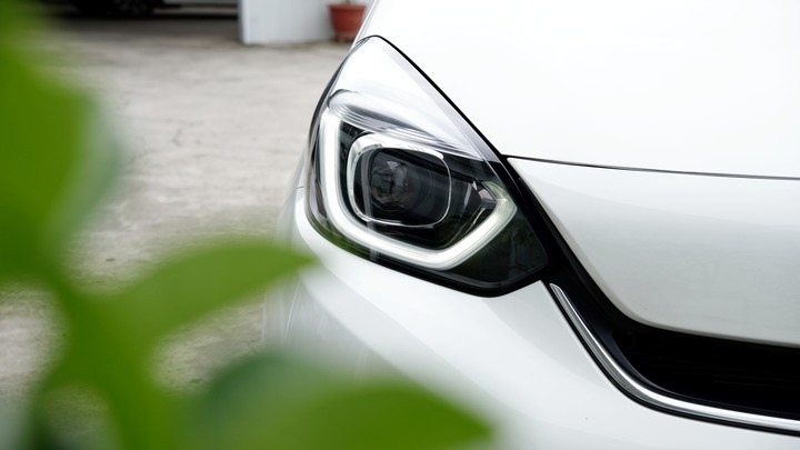 兩千好車公平交易店 好車推薦＂2025 Honda Fit 油電＂新車保固內