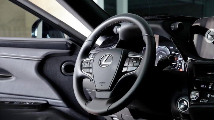 兩千好車－阿鈺 好車推薦＂2022 Lexus Es300h 2.5＂原廠保養、電池保固中