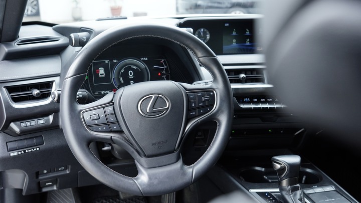 兩千好車－阿鈺 好車推薦＂2021 Lexus UX250h＂跑8萬、跟車、電動椅、Carplay系統