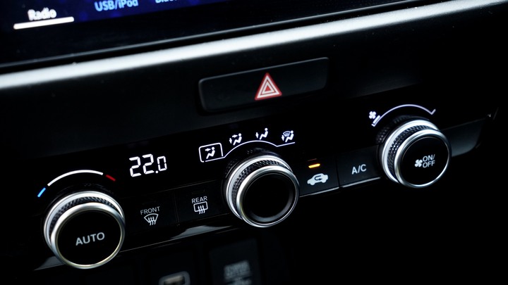 兩千好車公平交易店 好車推薦＂2025 Honda Fit 油電＂新車保固內