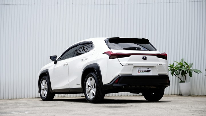 兩千好車－阿鈺 好車推薦＂2021 Lexus UX250h＂跑8萬、跟車、電動椅、Carplay系統
