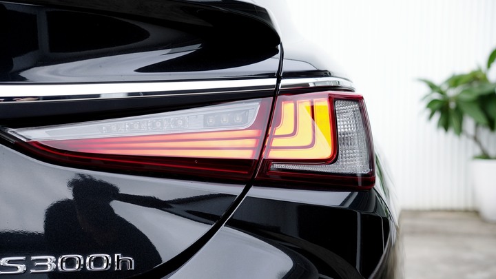 兩千好車－阿鈺 好車推薦＂2022 Lexus Es300h 2.5＂原廠保養、電池保固中
