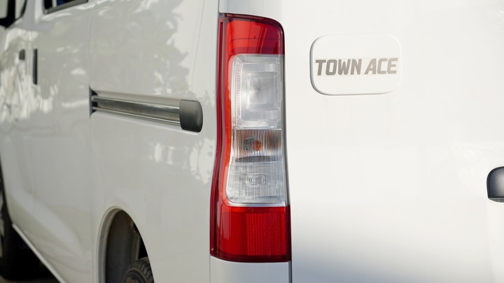 兩千好車－阿鈺 好車推薦＂2024 Toyota Town Ace＂只跑2千、自排5人座