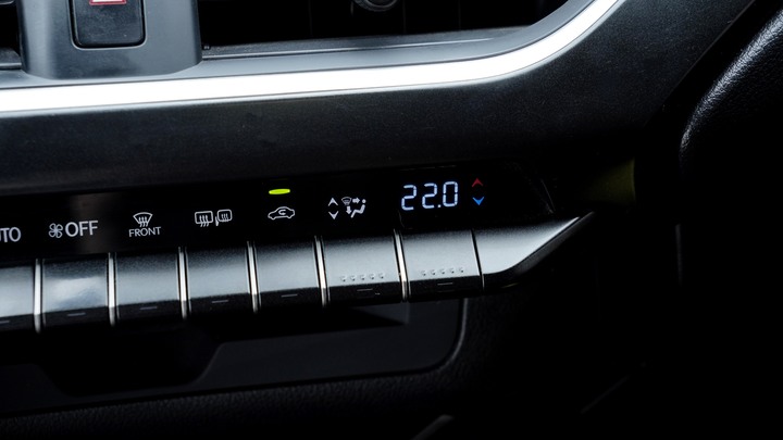 兩千好車－阿鈺 好車推薦＂2021 Lexus UX250h＂跑8萬、跟車、電動椅、Carplay系統