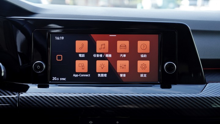 兩千好車－阿鈺 好車推薦＂2023 VW GOLF 230 TSI＂保固內、電動椅、電動尾門