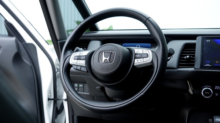兩千好車公平交易店 好車推薦＂2025 Honda Fit 油電＂新車保固內