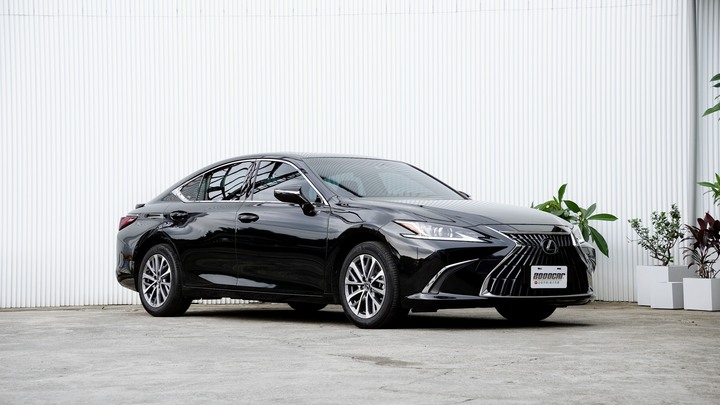 兩千好車－阿鈺 好車推薦＂2022 Lexus Es300h 2.5＂原廠保養、電池保固中