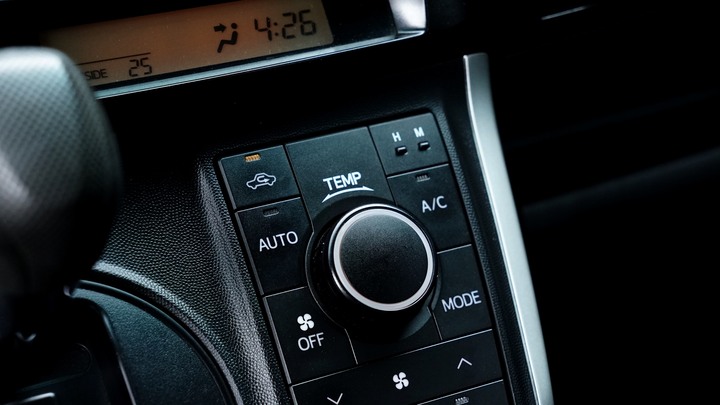 兩千好車－阿鈺 好車推薦＂2013 TOYOTA WISH 2.0＂ 一手車、跑13萬、里程準、無重大事故及泡水
