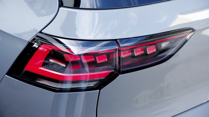 兩千好車－阿鈺 好車推薦＂2023 VW GOLF 230 TSI＂保固內、電動椅、電動尾門