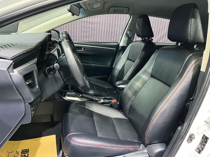 (71)正2015年出廠 11代 Toyota Corolla Altis 1.8經典版 汽油 雲朵白