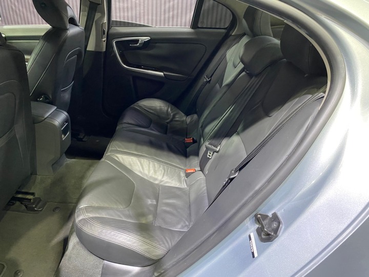 (1)2013年式Volvo S60 T4 豪華版 1.6 汽油 科技銀