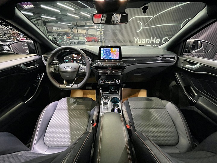 (32)2021年式 Ford Focus 5D ST-Line 汽油 珍珠灰