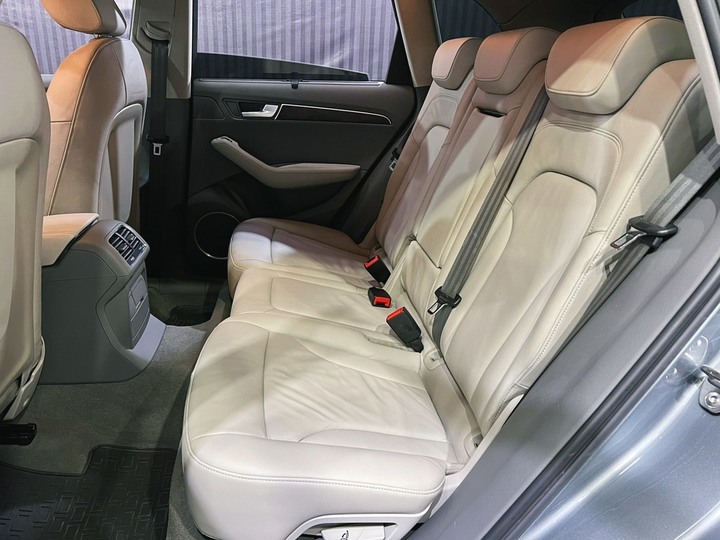 (170)正2011年出廠 Audi Q5 2.0 TFSI quattro 汽油 極淨灰