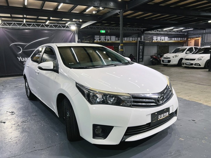 (71)正2015年出廠 11代 Toyota Corolla Altis 1.8經典版 汽油 雲朵白