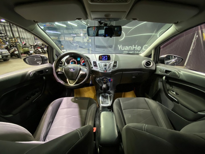 (21)正2014年出廠 Ford Fiesta 1.5時尚型 汽油 珍珠灰