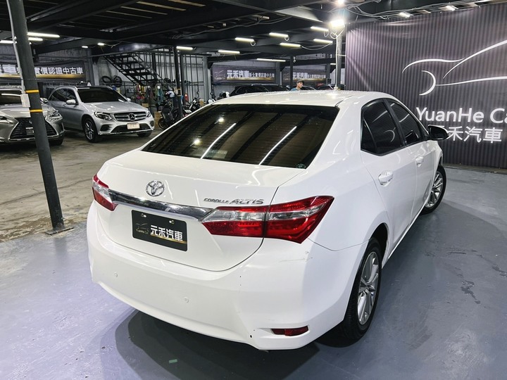 (71)正2015年出廠 11代 Toyota Corolla Altis 1.8經典版 汽油 雲朵白