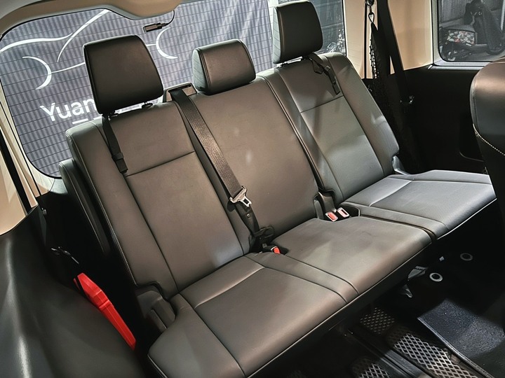 (46)正2021年出廠Toyota Granvia 9人座旗艦版 2.8 柴油 極致白