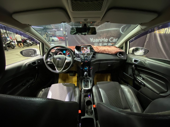 (16)正2015年出廠 Ford Fiesta 1.5運動型 汽油 雲朵白