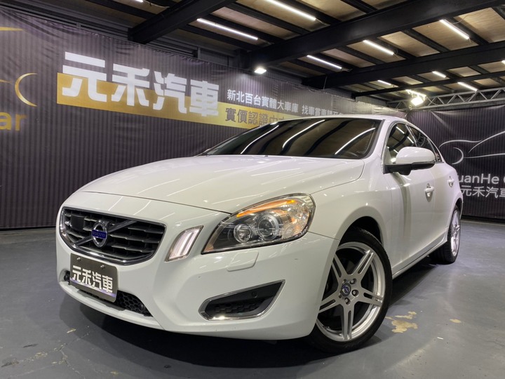 (4)2013年式 Volvo S60 T4 旗艦版 1.6 汽油 雲朵白