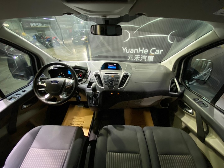 (113)正2017年出廠 Ford Tourneo Custom 尊爵型 2.0 柴油 極淨銀