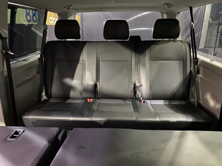 (175)2019年式Volkswagen Caravelle T6L 2.0 TDI 110kW 柴油 科技黑