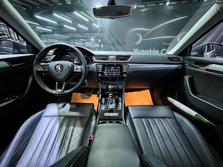 (219)正2016年出廠Skoda Superb Sedan 1.4 TSI菁英版 汽油 星耀灰