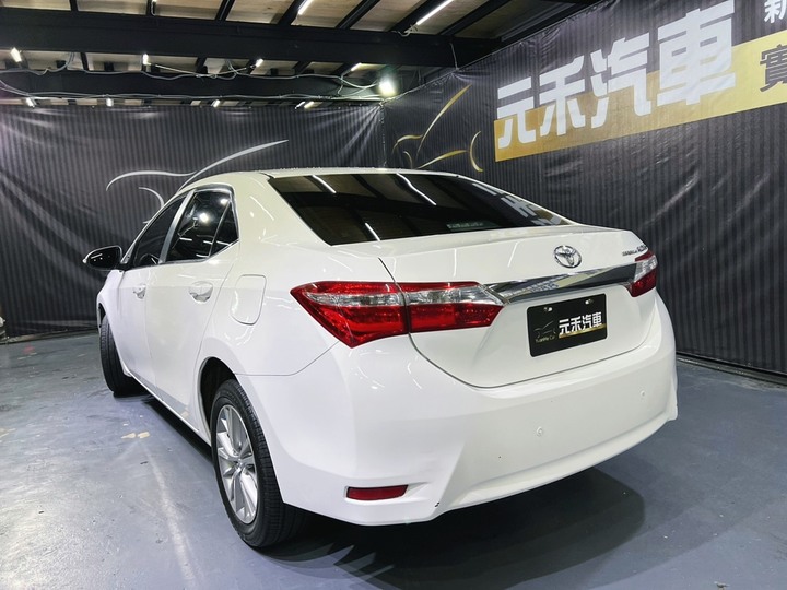 (71)正2015年出廠 11代 Toyota Corolla Altis 1.8經典版 汽油 雲朵白