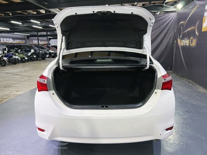 (71)正2015年出廠 11代 Toyota Corolla Altis 1.8經典版 汽油 雲朵白