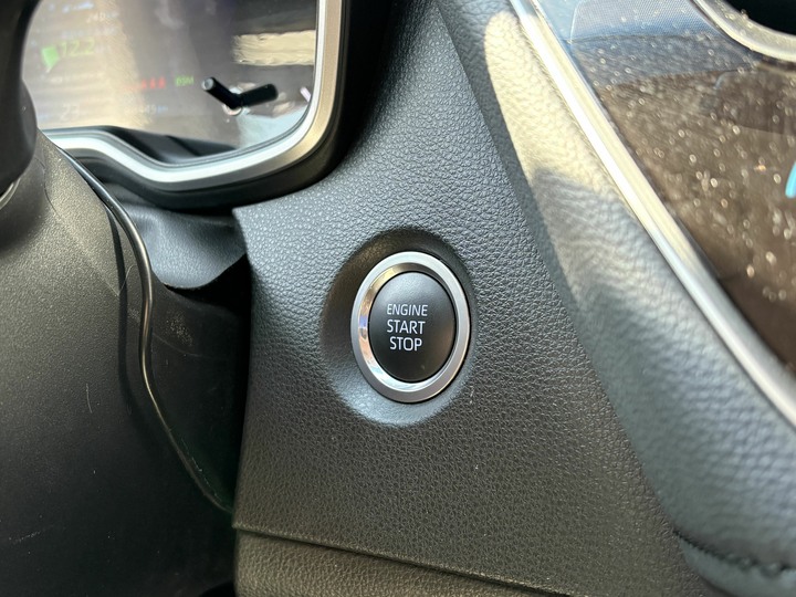 售自己開的車 2021 Toyota Altis 旗艦型 ＃全原廠保養