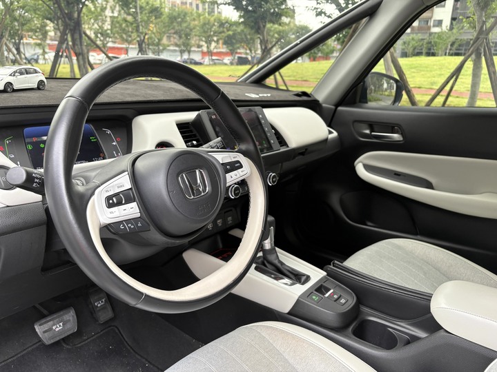 售2024 Honda Fit 油電 里程3.9萬 新車保固中 全原廠保養