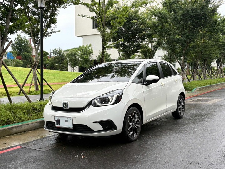 售2024 Honda Fit 油電 里程3.9萬 新車保固中 全原廠保養